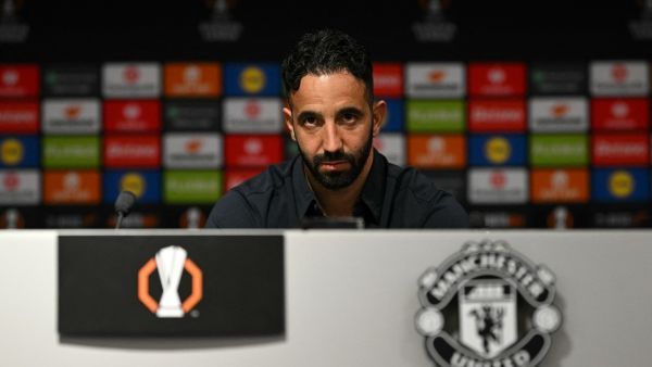 مانشستر يونايتد يحسم مصير روبن أموريم قبل نهائي الدوري الأوروبي