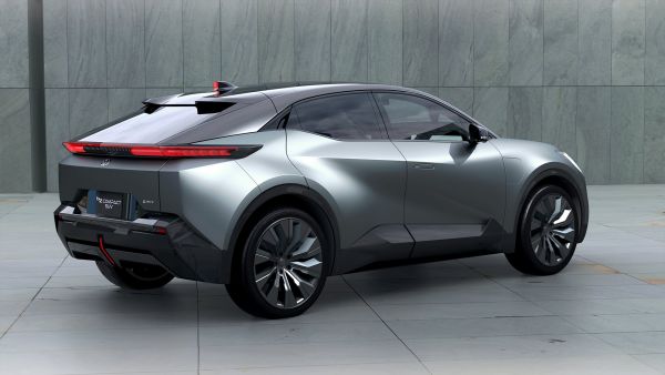 Toyota launches its first smart electric car in China