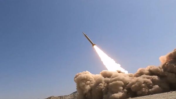 Iran unveils advanced ballistic missile and warns US and Israel of severe retaliation (Social Media) Iran unveils advanced ballistic missile and warns US and Israel of severe retaliation