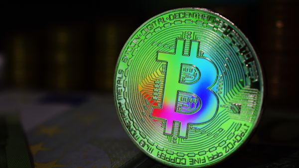 أسعار العملات المشفرة مقابل الدولار اليوم الأربعاء 14 مايو 2025