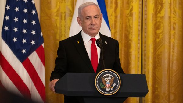 نتنياهو يدعو لتعزيز حماية السفارات الإسرائيلية حول العالم