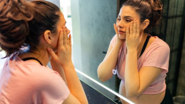 طرق العناية ببشرة الوجه بعد الولادة