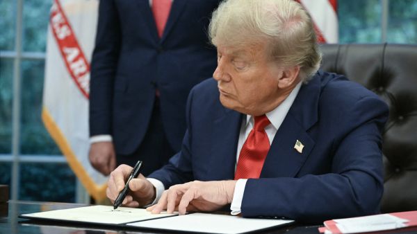 Trump lifts sanctions on Syria in major policy shift