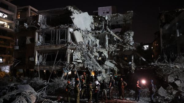 Video captures moment missile hits buildings in Tel Aviv