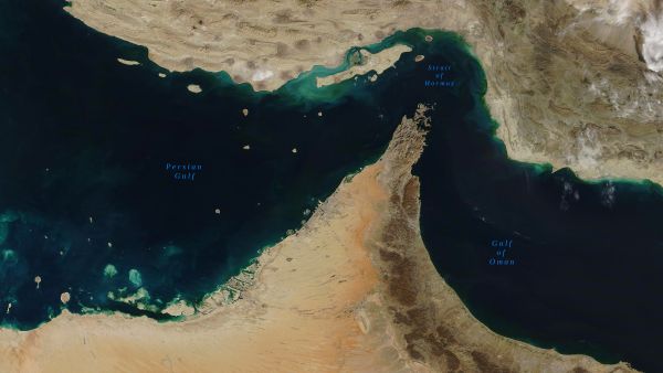 يعود مضيق هرمز إلى الواجهة باعتباره أحد أبرز النقاط الاستراتيجية الحساسة في العالم