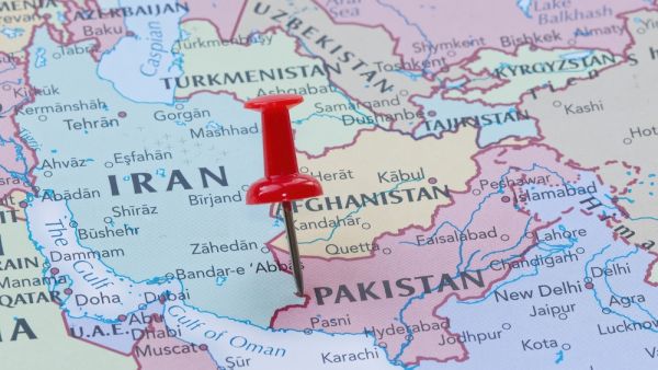 Pakistan shuts border with Iran