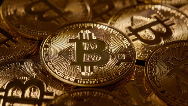 أسعار العملات المشفرة مقابل الدولار اليوم الخميس 19 يونيو 2025