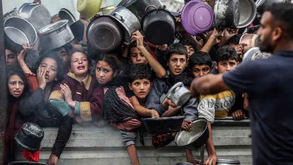 24 قتيلاً ومئات الجرحى بقصف وإطلاق نار إسرائيلي قرب مركز مساعدات غرب رفح