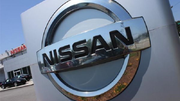 "نيسان" تقلص إنتاج السيارات وتسرح العاملين 