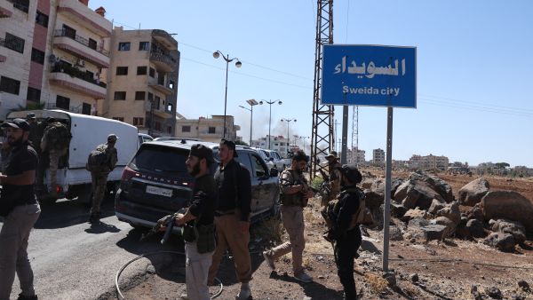 Armed Israeli Druze cross into Syria as Israeli forces strike Syrian troops in Sweida
