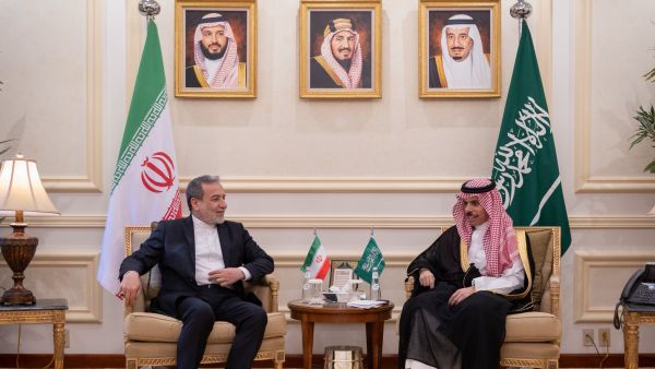 Abbas Araghchi meets Saudi counterpart in Mecca