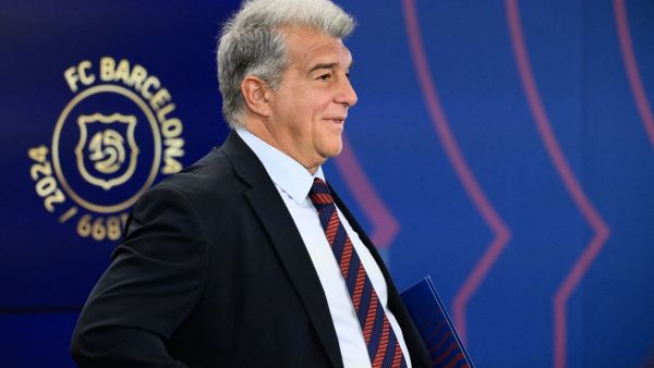 تفاصيل اجتماع لابورتا ومينديز وصفقات برشلونة المحتملة