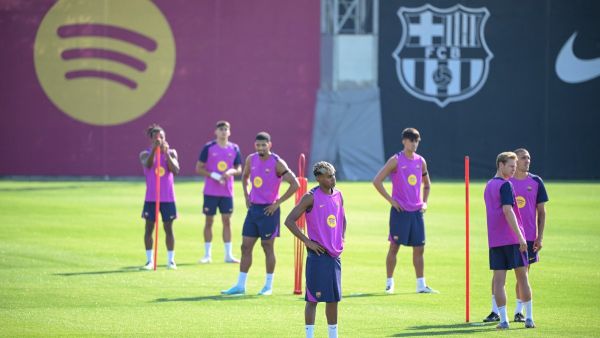 فليك يُفاجئ الجميع: نجمان من "لا ماسيا" ينضمان لمعسكر برشلونة الصيفي باليابان