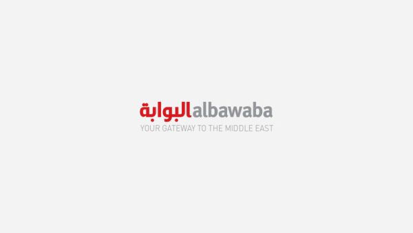 بيضة بقيمة 10 آلاف دولار أمريكي في يد البريطاني آدم ديفيس (توتير)