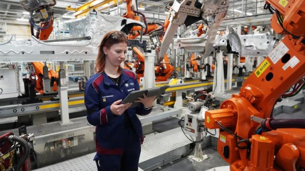 “Just ask Factory Genius!”: How AI helps maintain manufacturing equipment