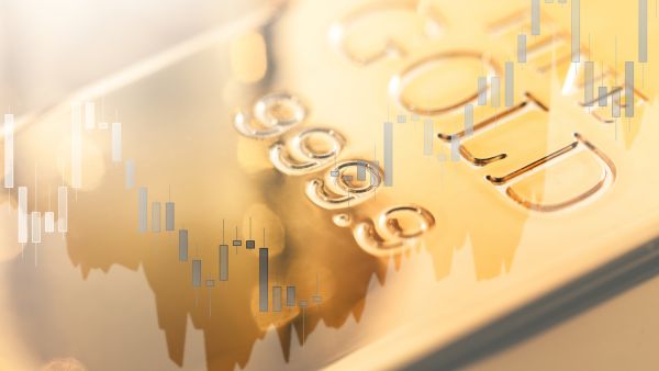 الذهب يصعد وسط ضعف الدولار وترقب سياسة المركزي الأميركي
