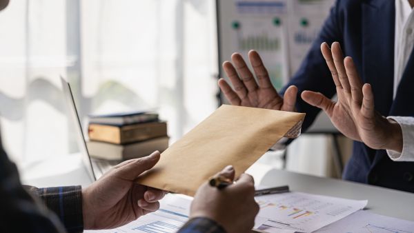 بهدف تحسين كفاءة الموانئ وتعزيز قدراتها التنافسية