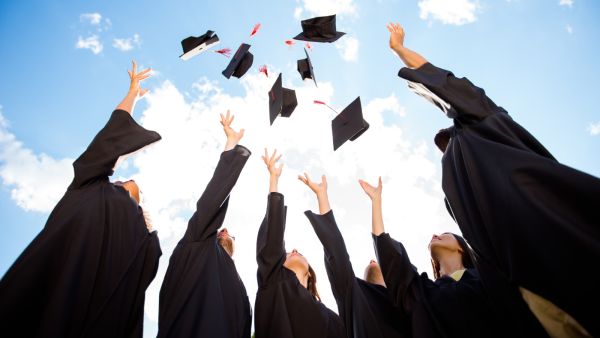 أجمل عبارات التهنئة بنجاح طلاب توجيهي 2025