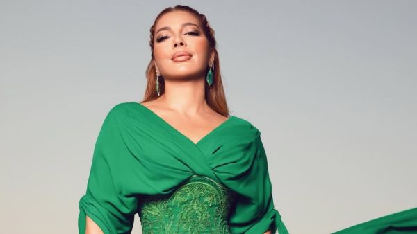 أصالة نصري تخطف الأنظار بإطلالة ساحرة من تصميم كريكور جابوتيان