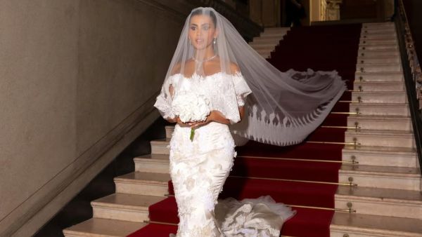 الدكتورة يومي بفستان زفاف من توقيع دار Dolce & Gabbana