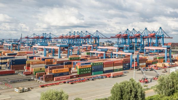 Massive explosion and fire rip through Hamburg port warehouse