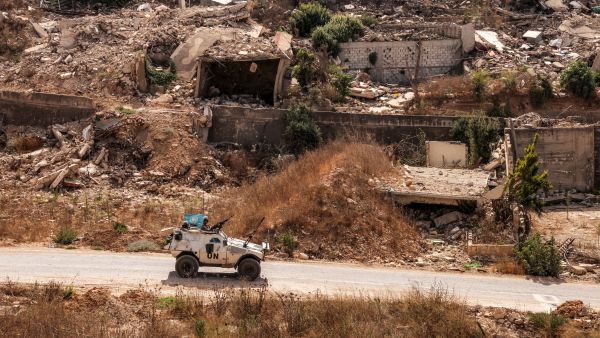 Lebanese army begins collecting weapons from Palestinian camps in Tyre 