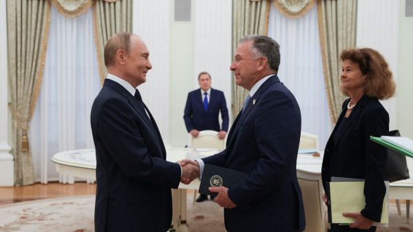 U.S. envoy meets Putin in last-ditch bid to end Ukraine war