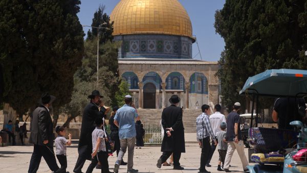 Escalating provocations: Israeli settlers perform Talmudic rituals inside Al-Aqsa mosque