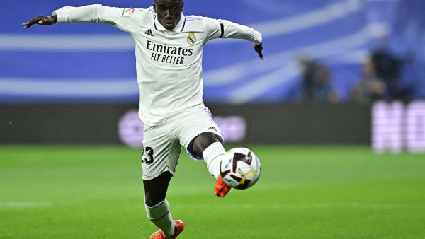 لماذا لم يعلن ريال مدريد تجديد عقد فيرلاند ميندي؟