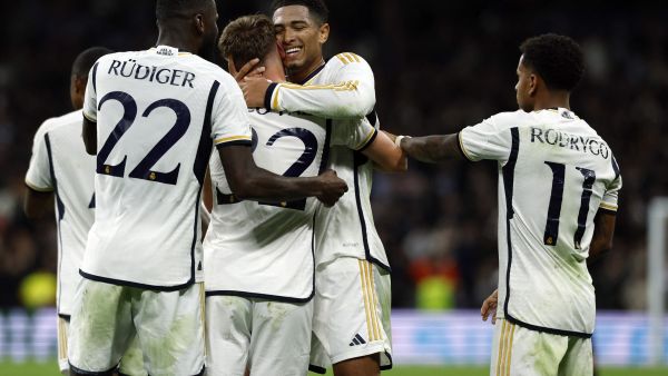 تشيلسي ومانشستر يونايتد يتنافسان على ضم نجم ريال مدريد السابق نيكو باز