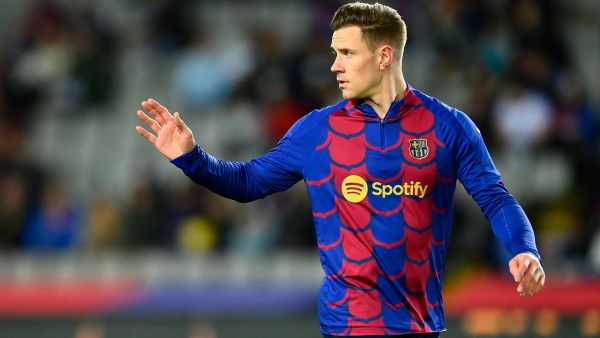 توتر متصاعد: برشلونة يوقف المحادثات مع تير شتيغن بعد رفضه التوقيع
