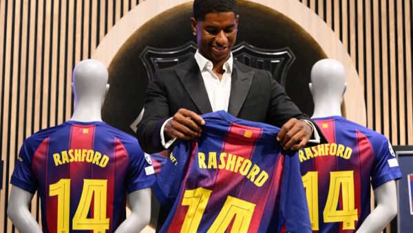 راشفورد يُشيد بـ فرانكي دي يونغ ويصفه بأكثر لاعب "مظلوم" في برشلونة