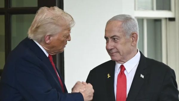 فيديو يحاكي اعتقال ترامب ونتنياهو في إيران يحصد تفاعلا فيديو يحاكي اعتقال ترامب ونتنياهو في إيران يحصد تفاعلا