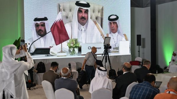 الشيخ تميم أمير قطر خلال قمة الدوحة