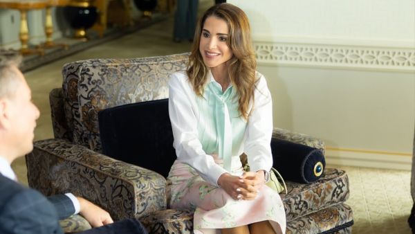 الملكة رانيا تتوهج بالوردي والأخضر الفاتح في أحدث ظهور لها في نيويورك