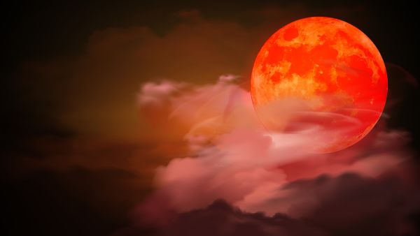 صلاة خسوف القمر: موعدها وخطوات أدائها الصحيحة