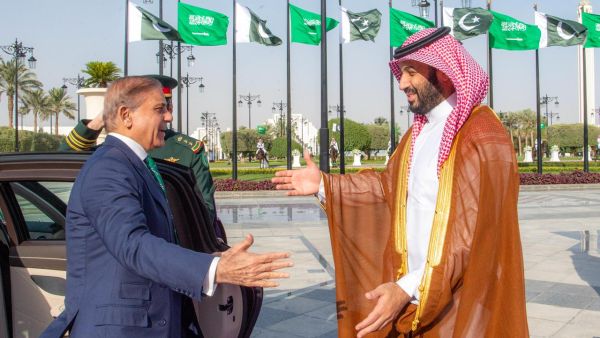 Pakistan’s PM Sharif arrives in Saudi Arabia for historic state visit 
