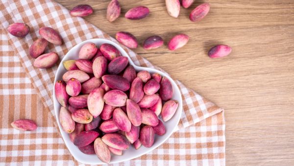 الفستق الحلبي النيئ ما بين الفوائد والأضرار
