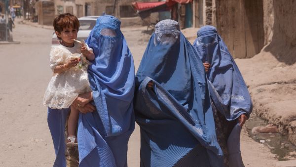 طالبان تحظر تلقي النساء للعلاج على يد أطباء أسنان رجال