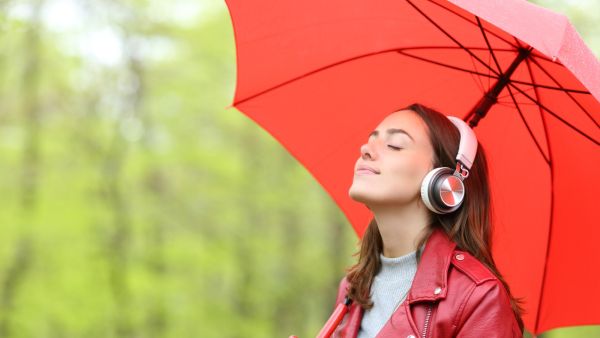أغاني عربية وأجنبية عن الشتاء