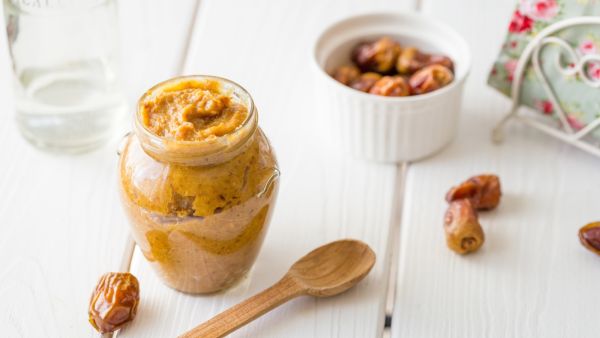 كيفية صنع كراميل التمر كيفية صنع كراميل التمر