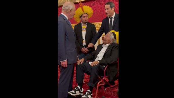 لقاء الملك تشارلز وزعيم شعب الأمازون