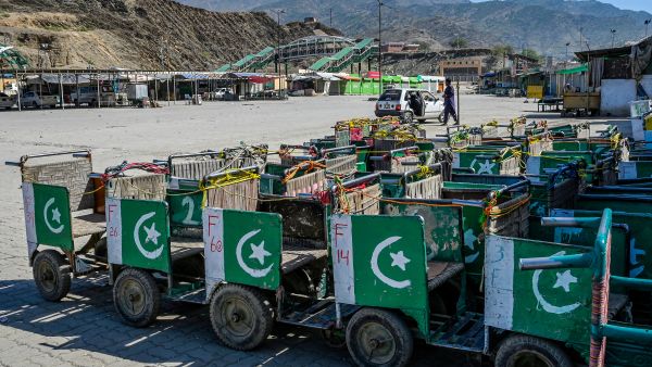 Deadly Pakistan–Afghanistan border clashes escalate, dozens killed 