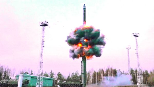 This grab from a handout footage released by the Russian Defence Ministry press service on October 29, 2024, shows the launch of a Yars intercontinental ballistic missile during drills of the strategic deterrence forces. (Photo by Handout / Russian Defence Ministry / AFP)  Britain and Germany Split Over Nuclear Deterrence: “Who Will Pull the Trigger?”