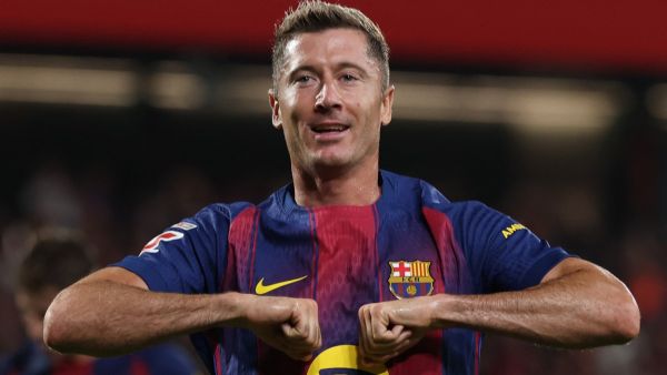 مركز ليفاندوفسكي في برشلونة مهدد قبل الكلاسيكو