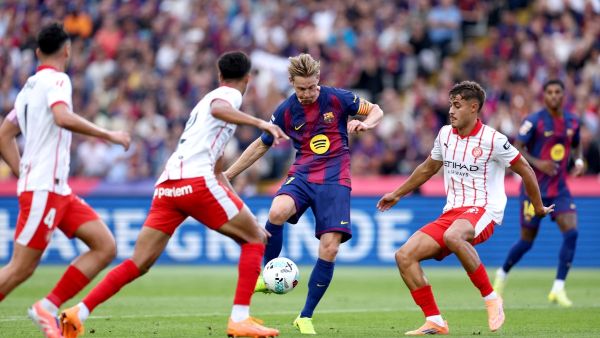 برشلونة يتلقى ضربة جديدة قبل الكلاسيكو بإصابة دي يونغ بوعكة صحية