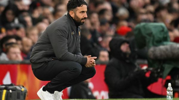 فيرديناند: "عناد أموريم قد يكلفه منصبه في مانشستر يونايتد"