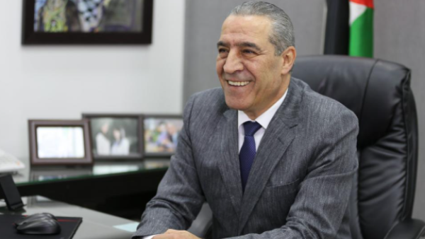 من هو "حسين الشيخ" الوريث السياسي لمحمود عباس