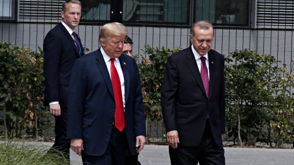 هل ستتدخل تركيا في الصراع بين القوات الكردية والحكومة السورية؟