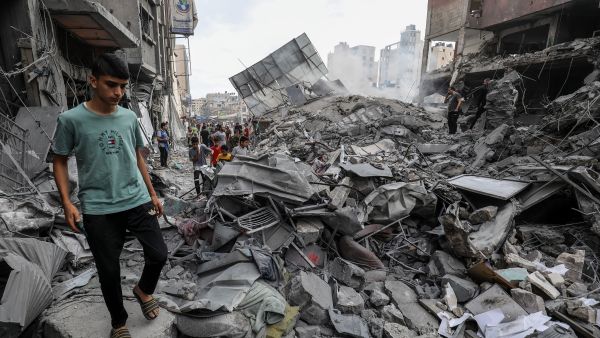 إسرائيل تخفف القيود على غزة بعد وعود من حماس بتسليم جثث أسرى إسرائيليين